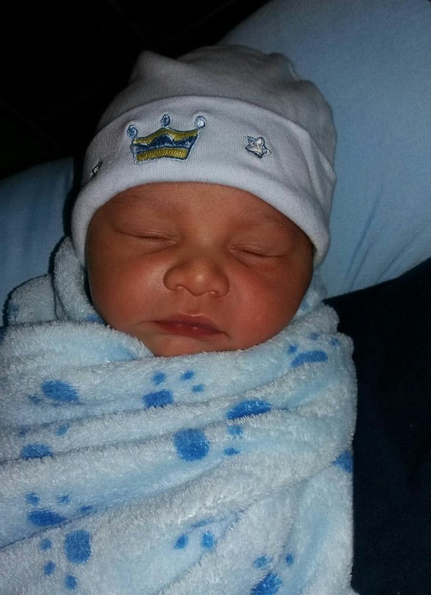 Jhosterine's tweet photo. @elajidetuvida Buenos dias chicos.
Angel Agustin llego a la familia ayer 15 de Diciembre #NuestroRegalodeNavidad <3 https://t.co/8hVTfzH5rm