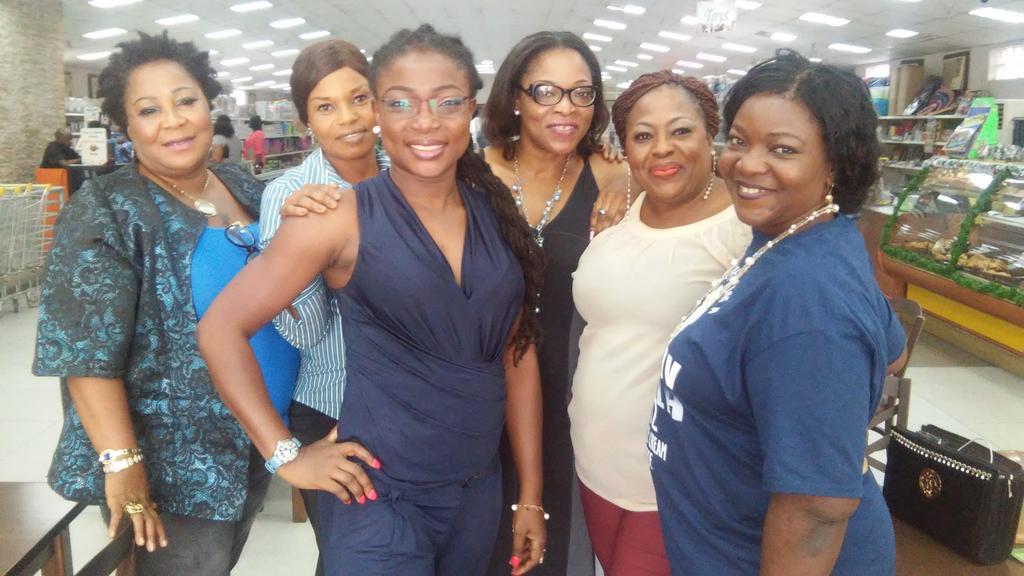 temistephy's tweet photo. @oluwaloninyo these are the pics we snapped@ goodies https://t.co/2210HY1UIZ