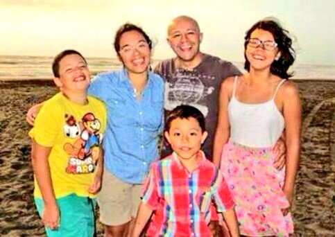 mdgonzall's tweet photo. 13 años de Matrimonio y esta bella familia que hemos formado. Es todo lo q podría querer en la vida https://t.co/FGiZ9u5awK
