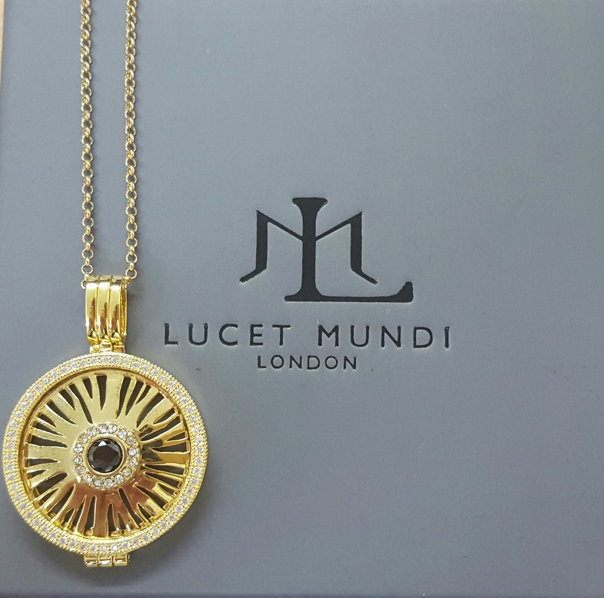 LucetMundi's tweet photo. Check out our #Facebook #giveaway #win #12DaysOfChristmas stunning lucet mundi set. https://t.co/bZHtOcPkWf
