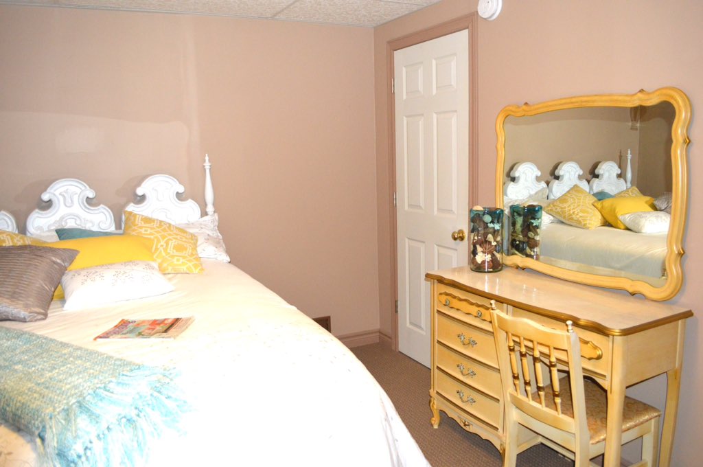 Love this antique vanity!! #designed4organizing #antique #sparebedroom #homesense #alwaysorganzing