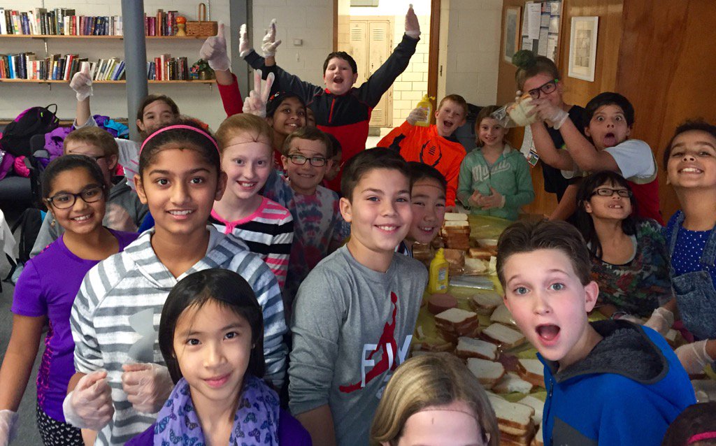 MindessClocker's tweet image. Wednesdays are for giving back-sandwich making. House special-bologna, salami &amp;amp; cheese. #MakingMindessMemories