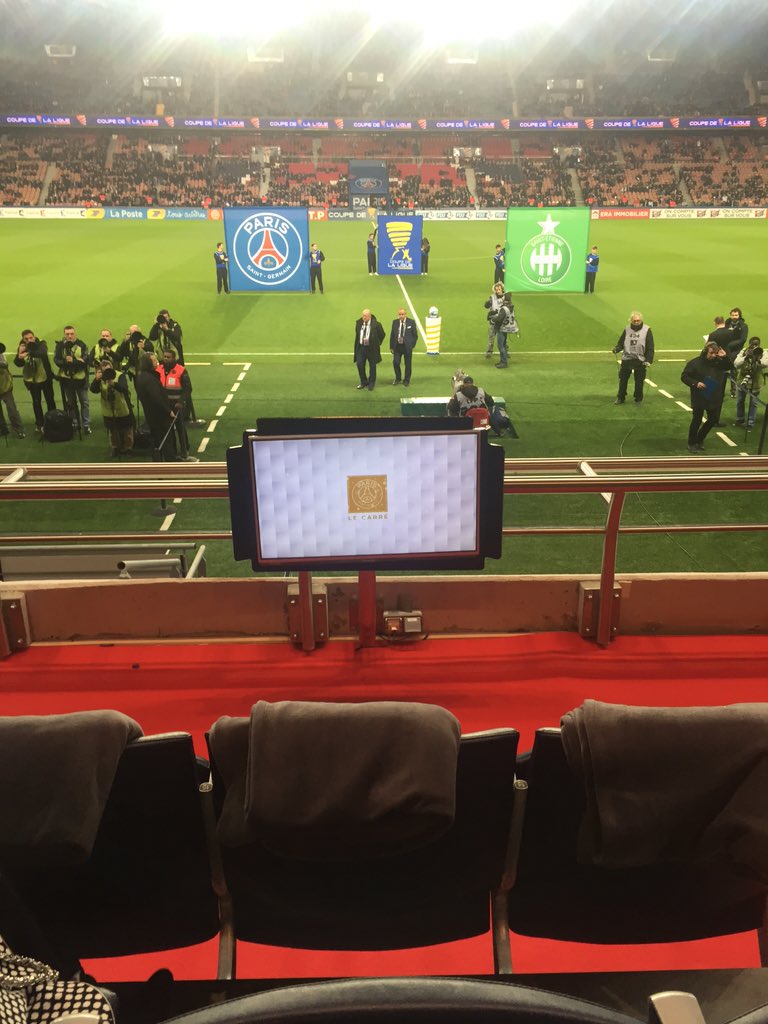 tonio_life's tweet photo. En direct du Parc des princes ! #ALLEZPARIS !! https://t.co/LnMNApAloL
