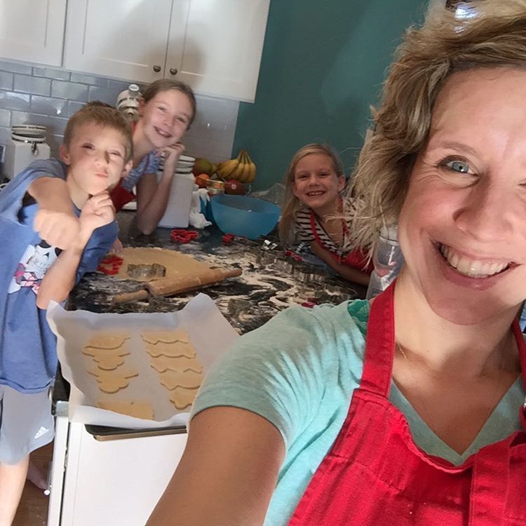 teachmama's tweet photo. three of my faves

#cookiebakingday #cookingwithkids #kidsinthekitchen #traditions https://t.co/DH2pCVQGTi https://t.co/zHHalzaWe1