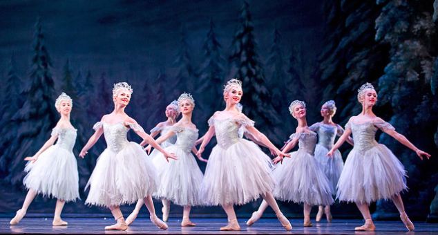 TheRoyalBallet's tweet image. Curtain down on Act I of #ROHnutcracker in cinemas - let us know your thoughts with the hashtag! ^C