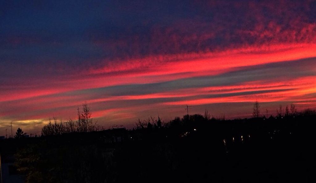 Melissa1183's tweet photo. Ciel du soir :) #photographie #photo #photography #ciel #paysage #valenciennes https://t.co/WFnkSNH6Ab