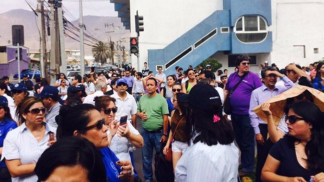 Cooperativa's tweet photo. Estudiantes de U. Arturo Prat protestan por "ley corta" que los dejaría sin gratuidad https://t.co/TDtE6MwZkI https://t.co/2NbpewoEqE