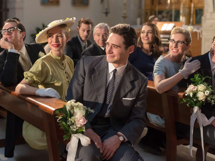 VelvetOficial's tweet photo. Así reaccionan todos en #Velvet al ver entrar a Clara en la iglesia. Mañana a las 22:30h ▶ https://t.co/OY7TtyUhG0 https://t.co/vIE2nrhWWi