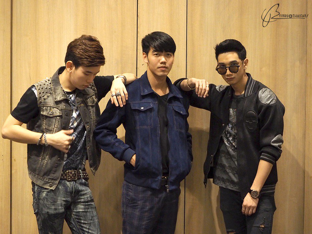 yinru_thaifans's tweet photo. สามหนุ่ม สามพยางค์ #FashionKing CTW @MagicSpellz2 @poon157 @Af11May https://t.co/uCSYZnYOlg