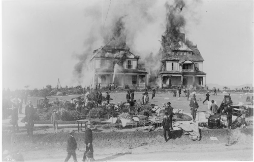 LAFDtalk's tweet photo. #HistoricFire 128yrs ago #BelmontHotelFire Hotel = Only fatality Gone forever. Earliest action pic of new @LAFD https://t.co/2GM8N2l5Gs