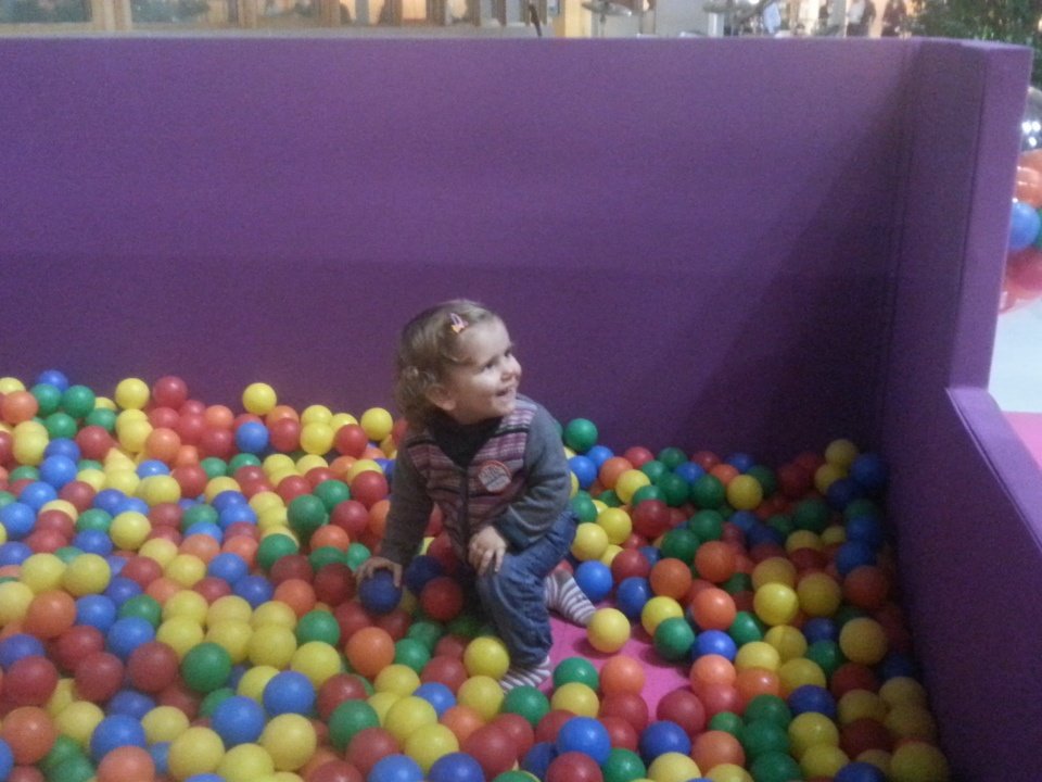 ESoubiran's tweet photo. Cherche compagnon de jeux dans la piscine @IRTSystemX #fday15 https://t.co/iN7RYyZxAi