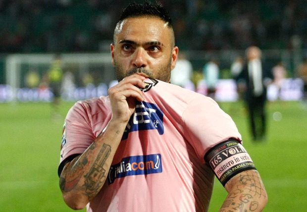 footmercato's tweet photo. C'est officiel, Fabrizio Miccoli, légende de Palerme et ancien international italien, a pris sa retraite ! https://t.co/bbjLmzbfZj