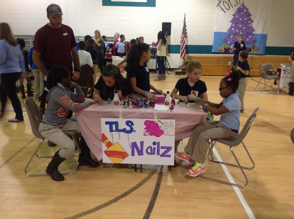 VirieVwalton's tweet image. Thanks fifth graders for another fine Market Day activity.