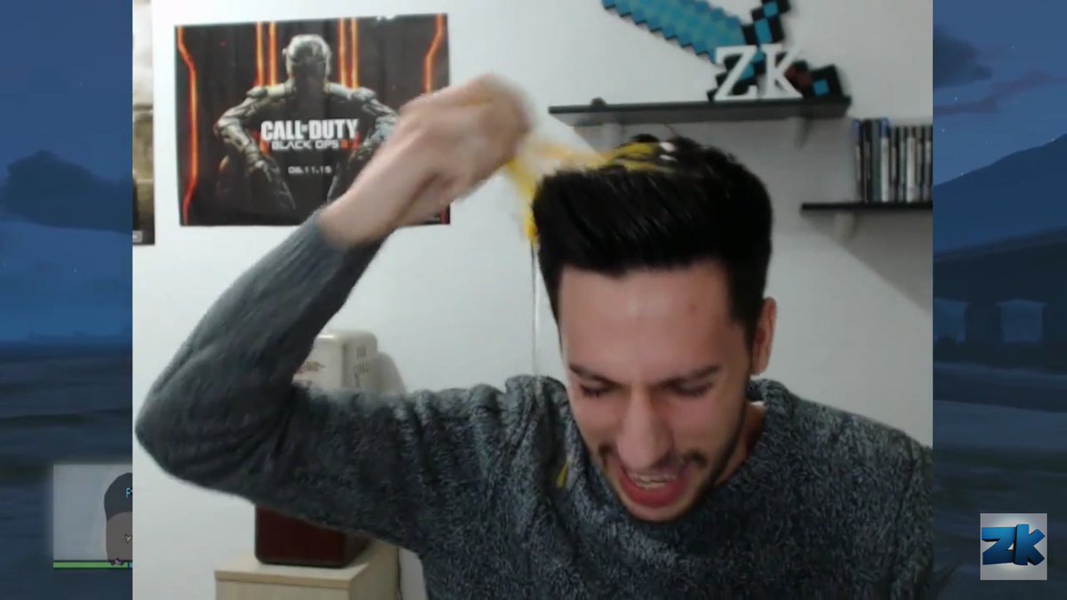 Manuellev_'s tweet photo. #StraFloKo Huevazo para la historia 😂 @ZokoYT @XxStratusxX https://t.co/670GOrxFuq