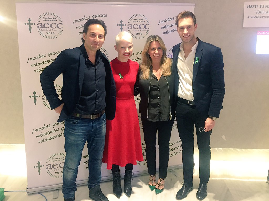 noemoren's tweet photo. "@SorayaArnelas: Dia del voluntariado de la @aecc_es ️ https://t.co/HcWNNLv3Tr" tan solidaria como siempre