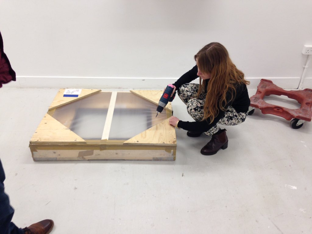 UniRdg_ArtCol's tweet photo. packing &amp; unpacking T-crates @ChelseaUAL https://t.co/RwnsCEjrvn