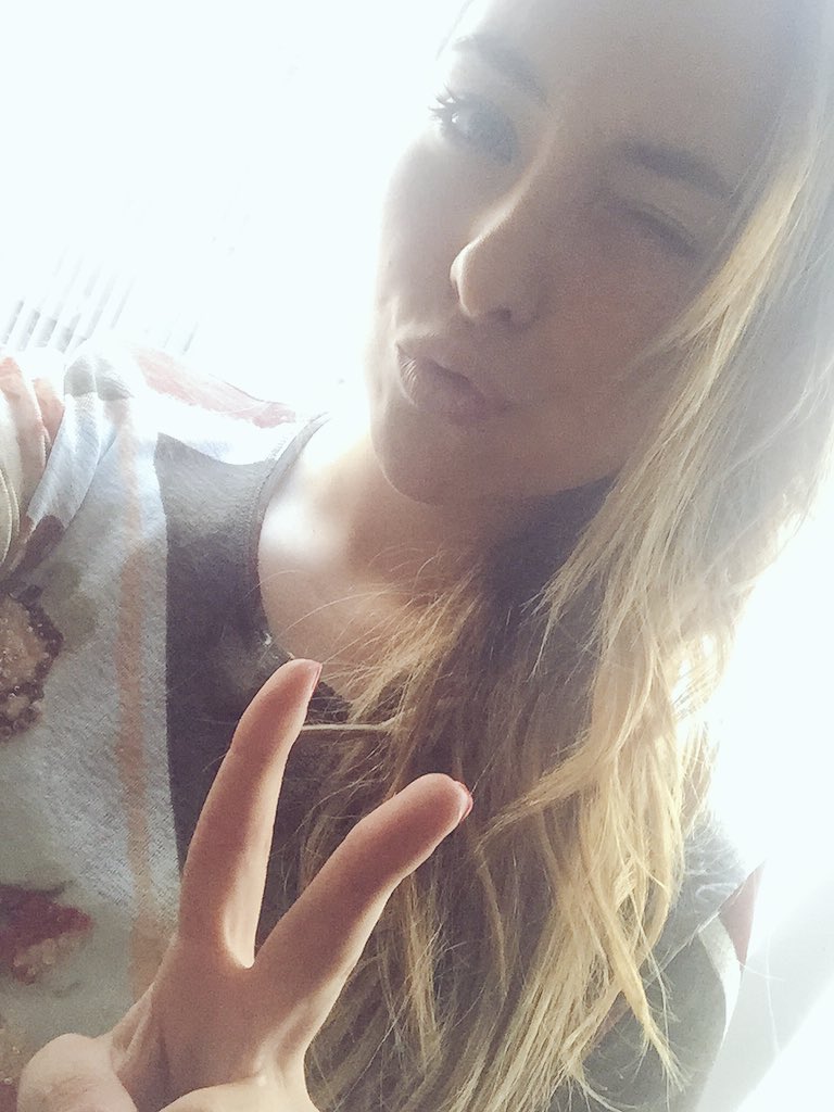 VicedoElisa's tweet photo. Mañana audicióno para  @CarrieElMusical  RT si me quisieran ver ahí 😍 

#ójalasemehaga 

@alecks_valdes https://t.co/VjPJg6JOlb
