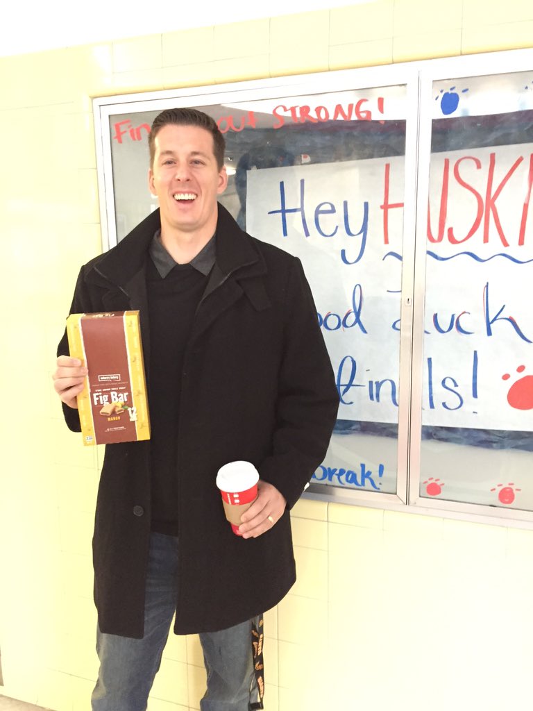Jason_Mattick's tweet photo. Keeping the boss man @khackbusch fueled during finals week! #figfuel #healthysnacks #figfan #RenoHS @NaturesBakery https://t.co/hwqkTDhzer
