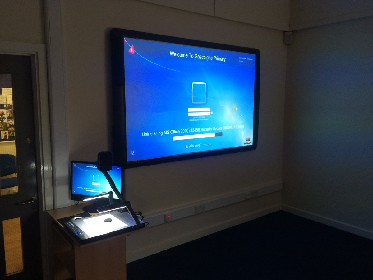 DCL_Networks's tweet image. AV install at Gascoinge Primary School #AV #DCL #education