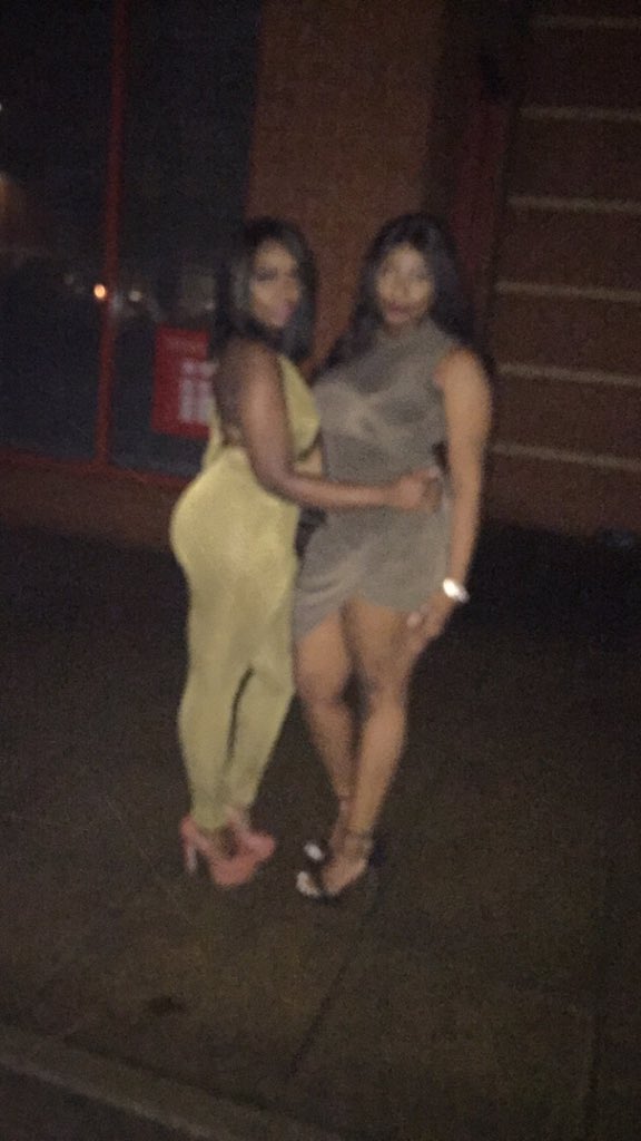 LoveInMe_'s tweet photo. #SetItOffUH blurred nights ๐พ https://t.co/N36GUXD4EI