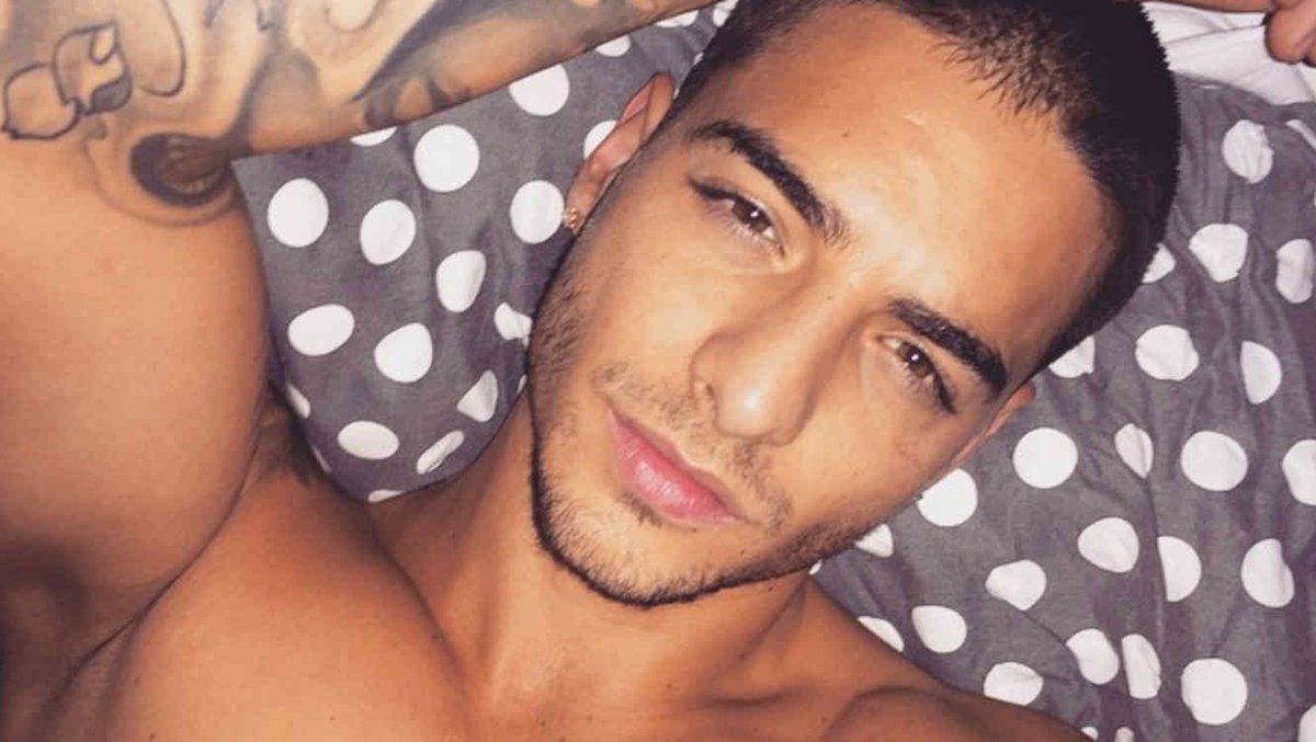 JUAN_L_A_456's tweet photo. #HOLA @maluma $$$ https://t.co/PocUgDAAVH