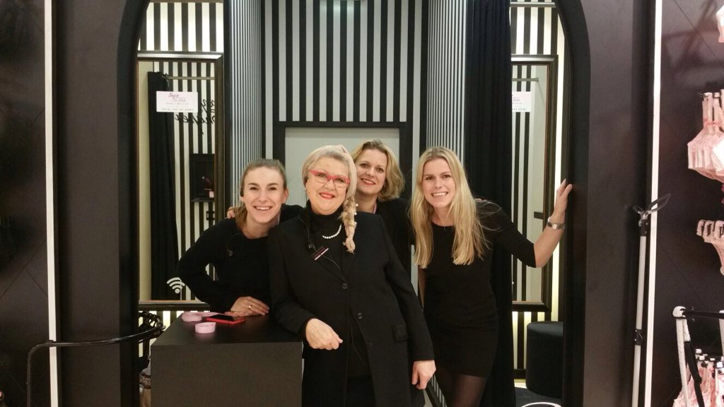 Ik mocht van deze geweldige dames van ons filiaal in A'foort een dag meelopen in de Store! Was een top dag! #hkm