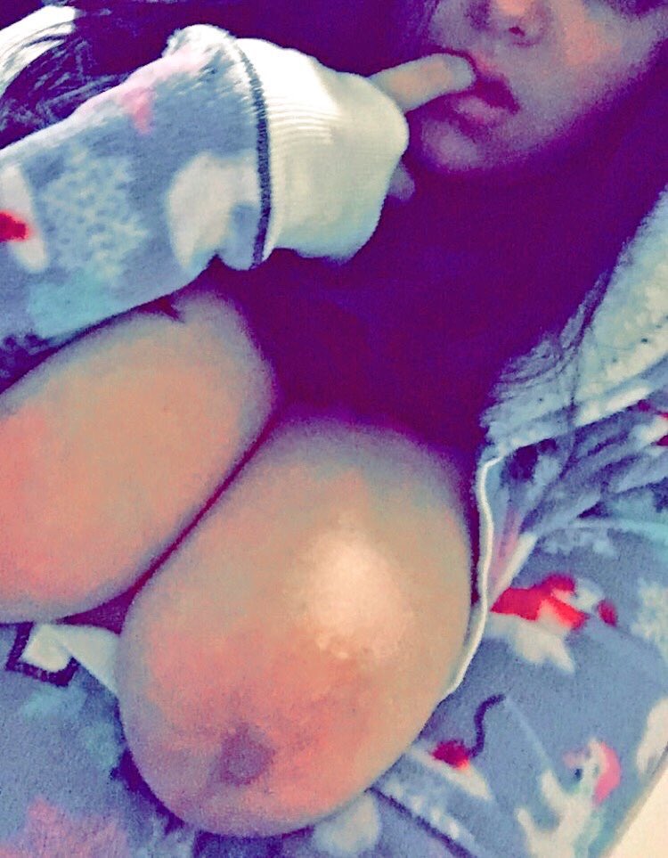 سنابات اختي دايماً جذي😅❤️
#سكس #قحبه #صدر #ممحونه #رتويت_انحراف #خنيث #دياثه #ديوث #ممحون  #تحرر #سيناريو_المحارم