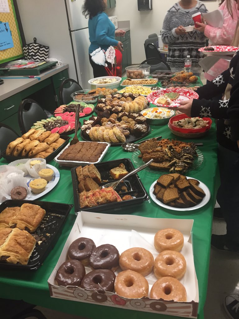 Webb_Bears's tweet photo. Thanks Webb PTA on an awesome dessert spread! #WebbPTA #GoWebbBears https://t.co/TZs4Qsysja
