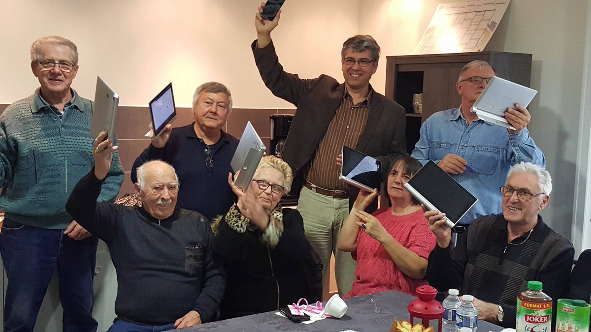 HakisaTeam's tweet photo. Un après-midi qui se termine avec le sourire au #Papyloft de Rouhling ! #liensocial #numérique #moselle https://t.co/xUTJoZ3O2r
