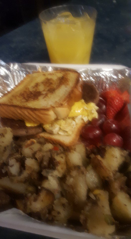 IceEventCenter's tweet photo. Sausage egg and cheese sandwich with smothered potatoes orange juice all for $5 ice breakfast give me a call208-4240 https://t.co/lSyGK7Y134