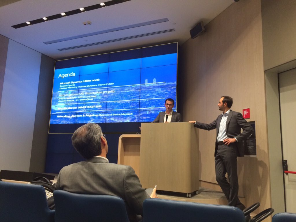 AUSED_DUGIT's tweet photo. È iniziato l evento AUSED DUGIT - Convergence Keynote &amp; Auguri ! https://t.co/o9RVlLXqyy
