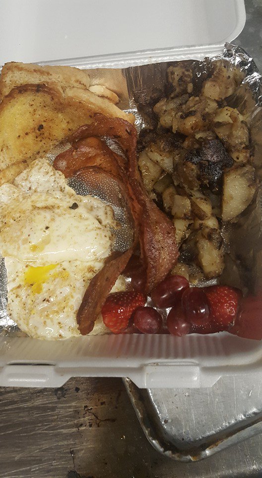 IceEventCenter's tweet photo. Ice breakfast going on now fried eggs over easy and more call 2084240 free orange juice $5 https://t.co/bAPmYhqto7