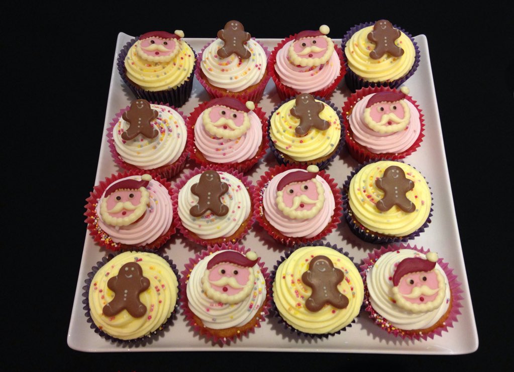 UniIntlStudios's tweet photo. Check out the festive cupcakes at the @NBCUintl  #WomenInMedia Christmas Catch Up! #Xmas #WeDoCake https://t.co/6uj1wnFDJH