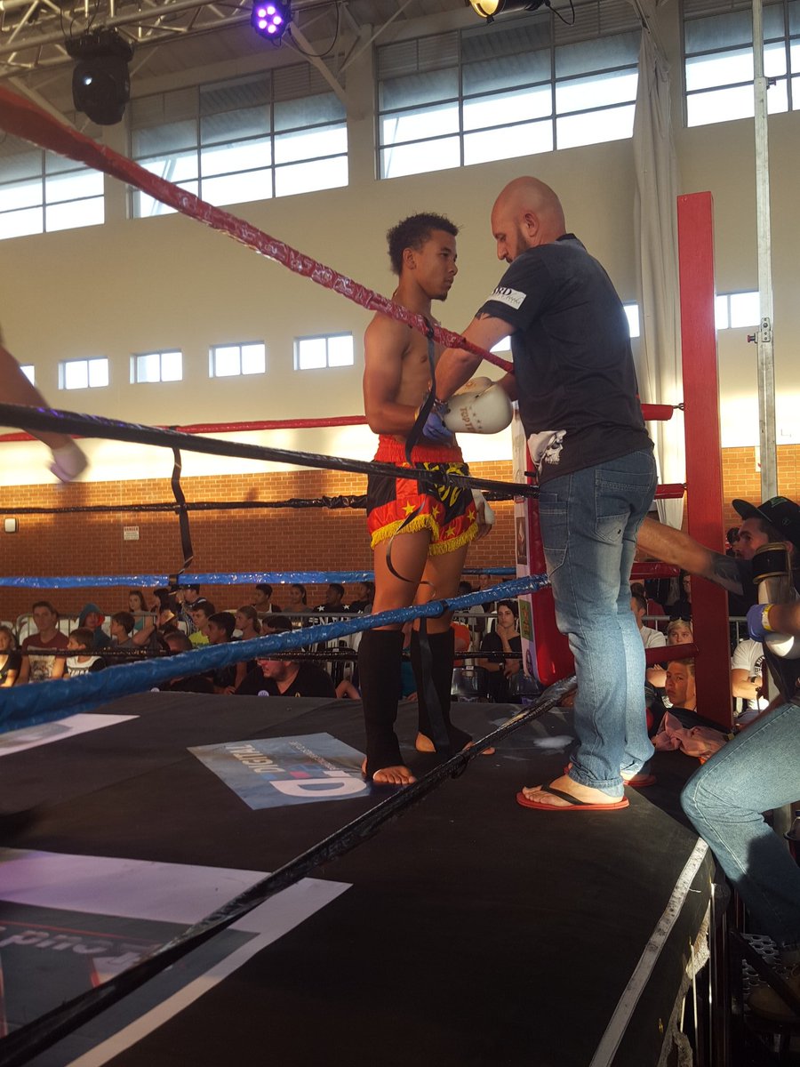 CapeFightLeague's tweet photo. #cfl13 forth fight Saint Dumas (red) (Venters) vs Eben Yon (blue) ( Young guns) under 75kg  K1 Amateur fights https://t.co/H9uV7A80ry