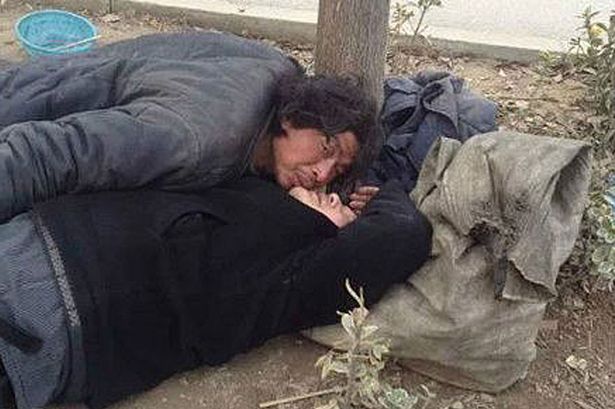 Audio_Books_'s tweet photo. Drunk Bachelor wakes up in street to find himself a Facebook star because he's kissing a bum https://t.co/xV9LzrO51t https://t.co/t0w0K5ycRM