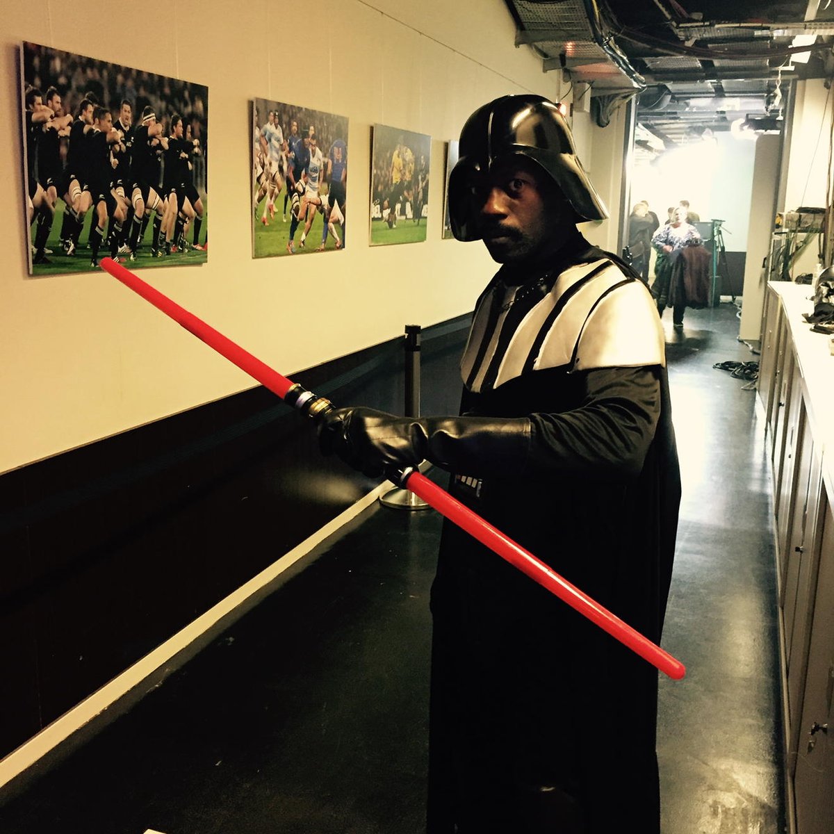 'Y a des gens louches dans les couloirs de #LaGrosseEmission ! #coulisses <a href="/AdrienKamga/">Kamga Adrien</a> #starwars7