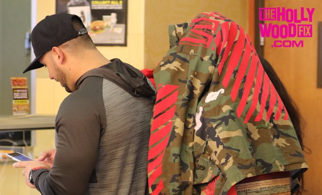 HollywoodFix's tweet photo. Justin Bieber tricks the paparazzi at Subway before filming 'The Voice' 😂 https://t.co/5nfppcvvvc https://t.co/d6ok7Aa4wk