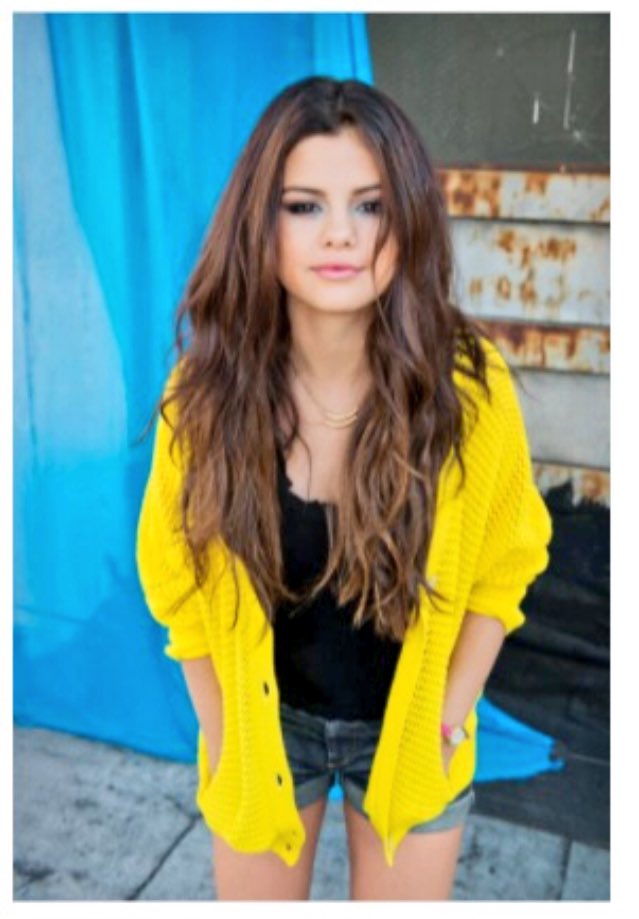 Corneliaa02's tweet photo. Those were the first photos of Selena in Adidas Neo and I begun a #neonator 💖#WeHeartSelena #AdidasNeo @adidasneo https://t.co/8IAyoe3oo5