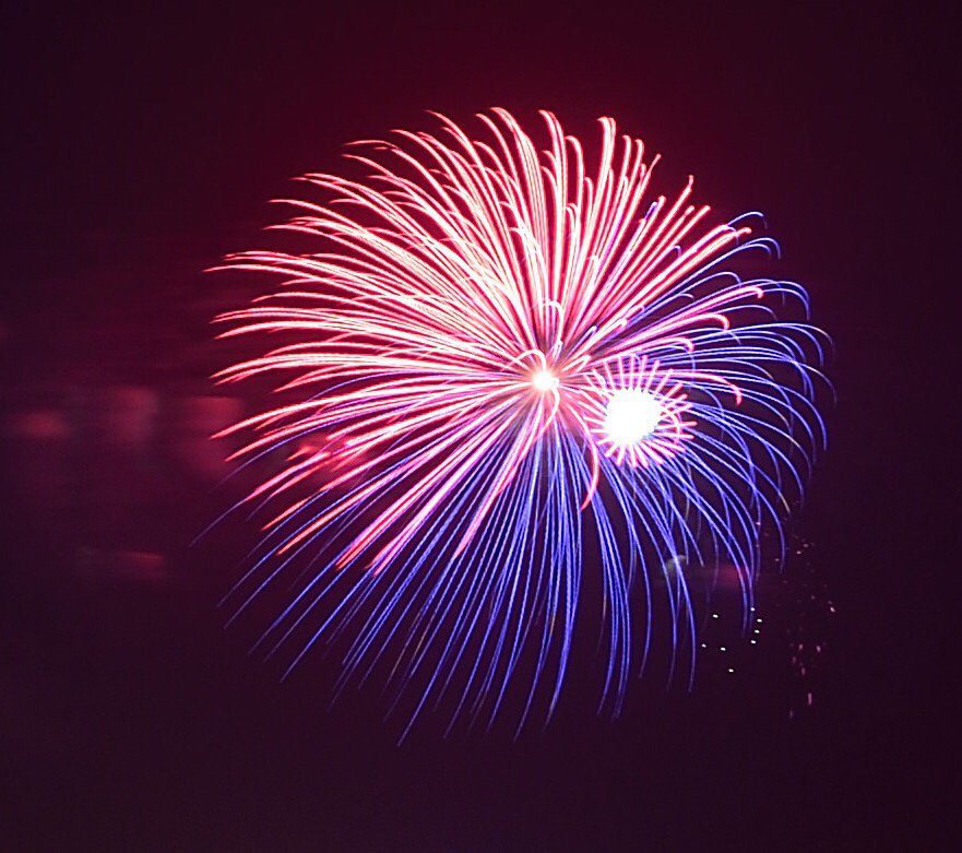 BAH_Int_Circuit's tweet photo. Celebrating #BahrainNationalDay in style... #Fireworks #Bahrain https://t.co/aKtC7svRNI