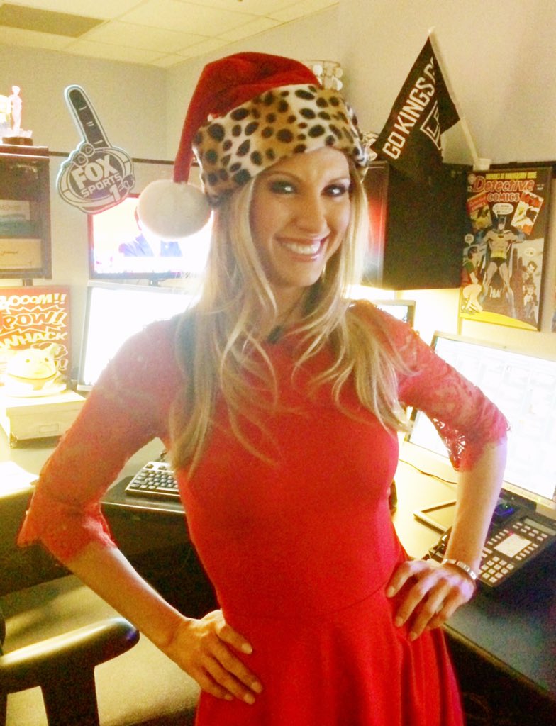 Olga Ospina On Twitter Breaking Out The Props Trying To Stay Warm This Morning Which Do U Prefer Santa S Helper Or Cozy Snuggie Https T Co P2oaby56ba