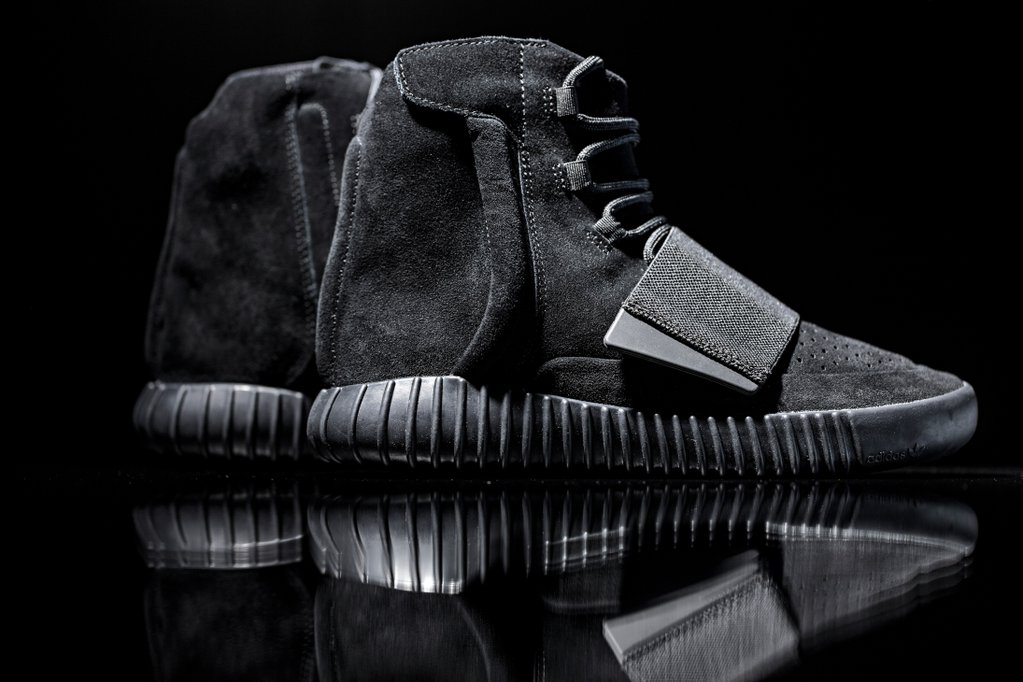 Complex's tweet image. 🚨👟⚫️ IMPORTANT🚨👟⚫️ 

Every store that will sell the "Black" adidas Yeezy 750 Boost: trib.al/aHKr6uE