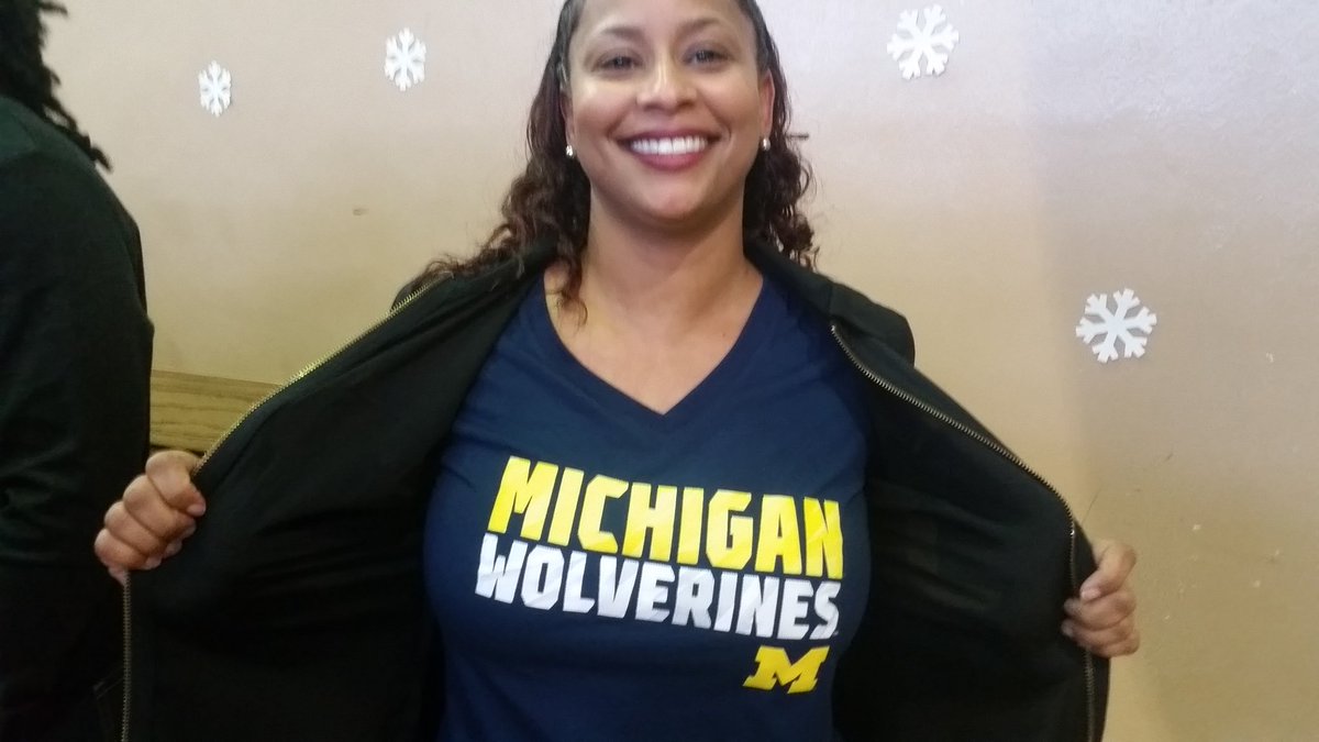 Corey_Bender's tweet photo. Devin Bush's mother was the one that revealed the decision to everybody. Emotional day for the Bush family
#GoBlue https://t.co/Y0OQSAgfP2