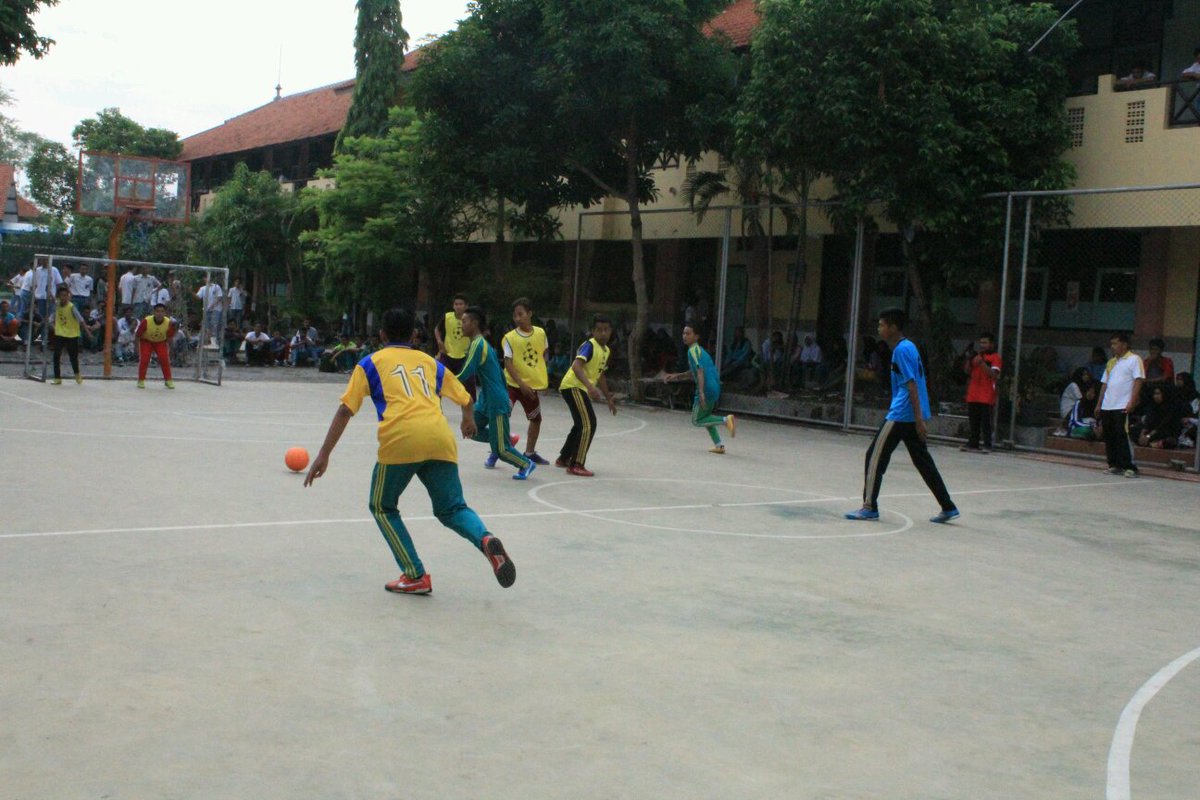 SMADDAOSIS's tweet photo. Semangat ya untuk para finalis futsal ✊, semoga kalian bisa mencetak gol.
#KAS2K15#OWLEVPlayhard https://t.co/nS51ntxDWw