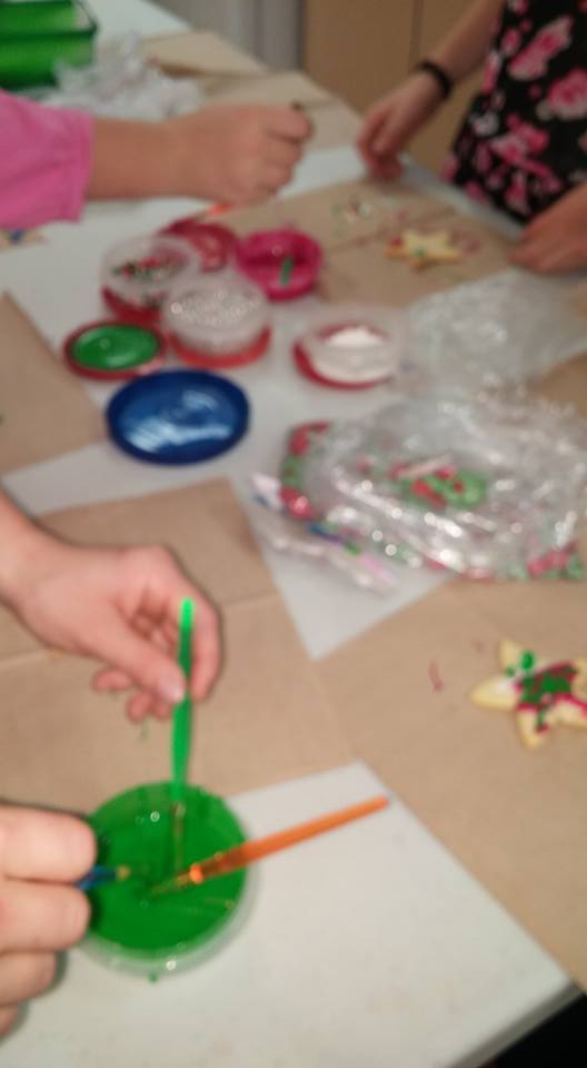 RoomOne2's tweet photo. second annual #cookiebaking in room one #sharingtraditions @NewDundeePublic @wrdsb https://t.co/yuelZKLNDG