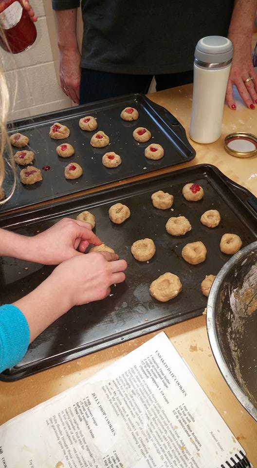 RoomOne2's tweet photo. second annual #cookiebaking in room one #sharingtraditions @NewDundeePublic @wrdsb https://t.co/yuelZKLNDG