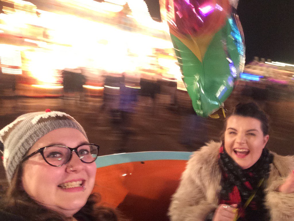 Spinning teacup ride