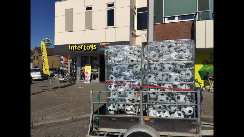 Intertoysurk's tweet photo. Als u deze aanhanger ziet bel aub de politie. Aanhanger is afgelopen zaterdag gestolen RETWEET AUB https://t.co/32wF6xhlA6