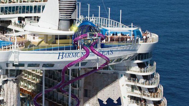 LaStampa's tweet photo. Lo scivolo più alto mai realizzato su una nave? Sarà a bordo di Harmony of the Seas  https://t.co/zWnlVcPIbc https://t.co/VsoxwKsksa