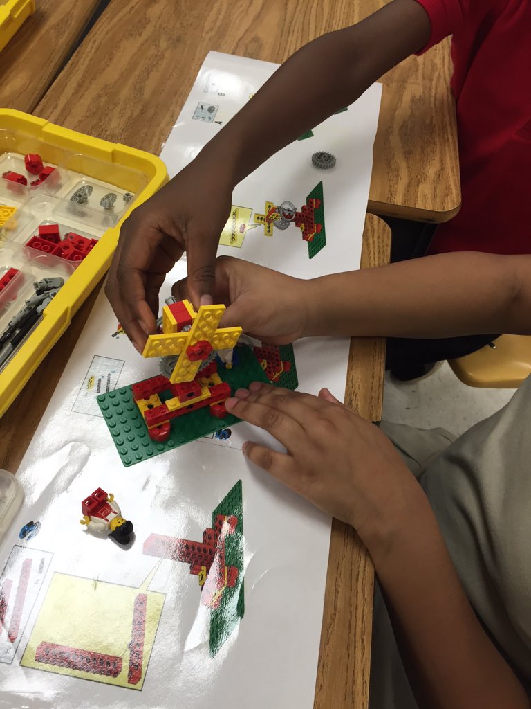 PrincipalDGlass's tweet photo. Annual Math Extravaganza #mathrocks Gooo Pandas. https://t.co/h61xWlZwGz