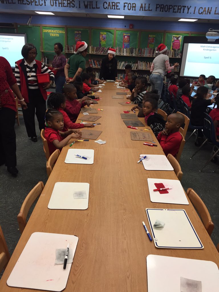 PrincipalDGlass's tweet photo. Math Human Ten Frames w/ PK. #mathisfun https://t.co/QmROJE3YUY